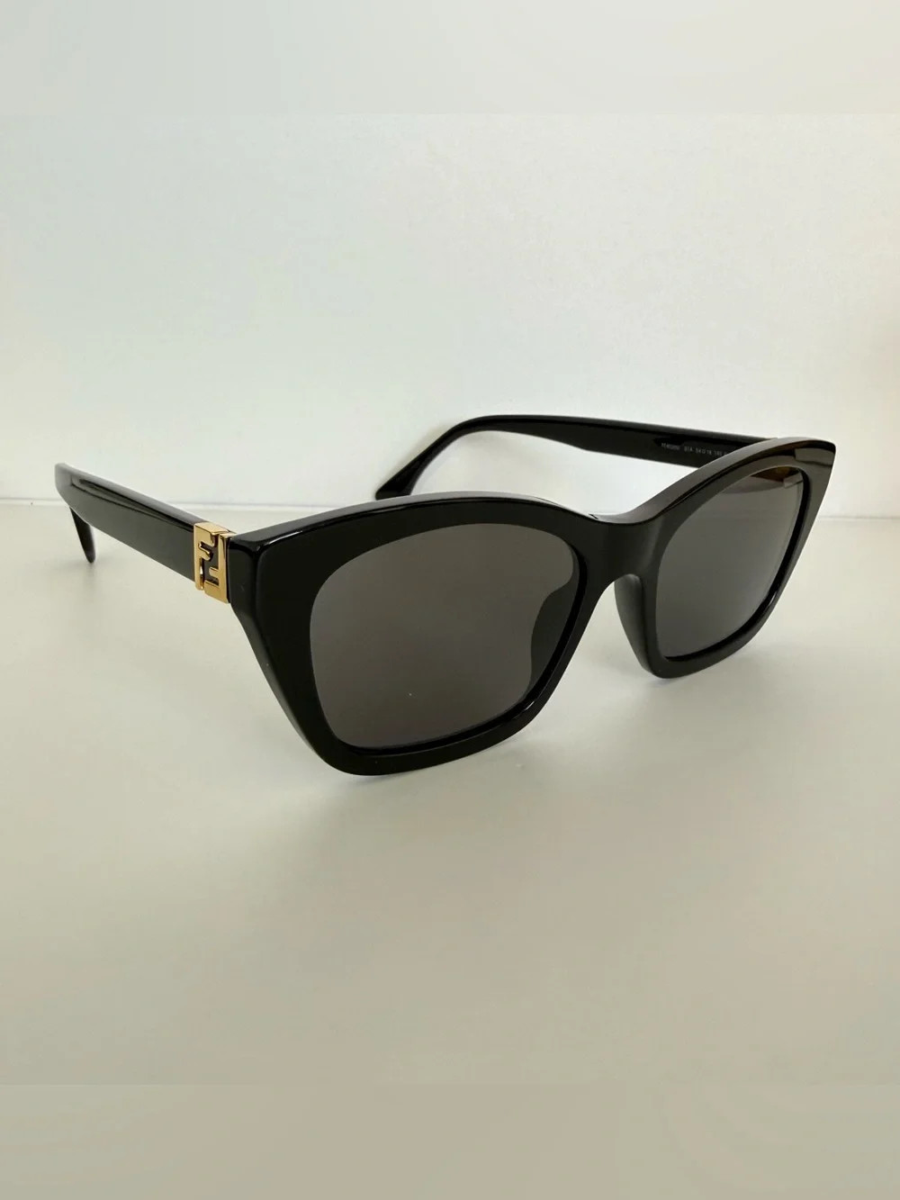 NEW!!! Fendi black cat eye sunglasses FE50205I 01A Authentic